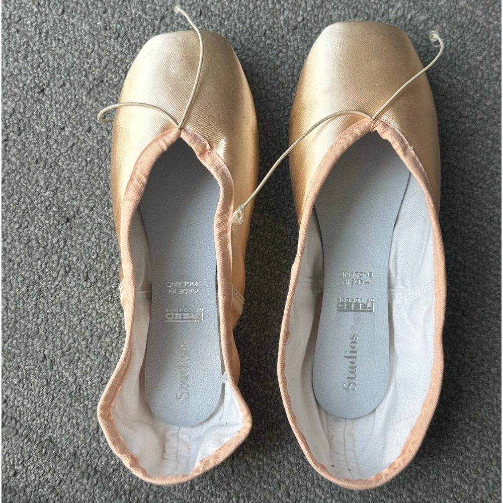 Freed Studio Pro Pointe Shoes 5.5 D (New with box)